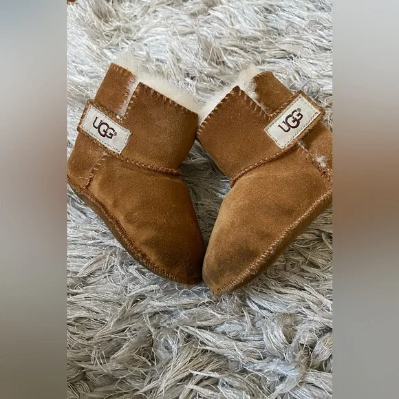 UGG Baby Erin Bootie in Chestnut Size M - Picture 1 of 5